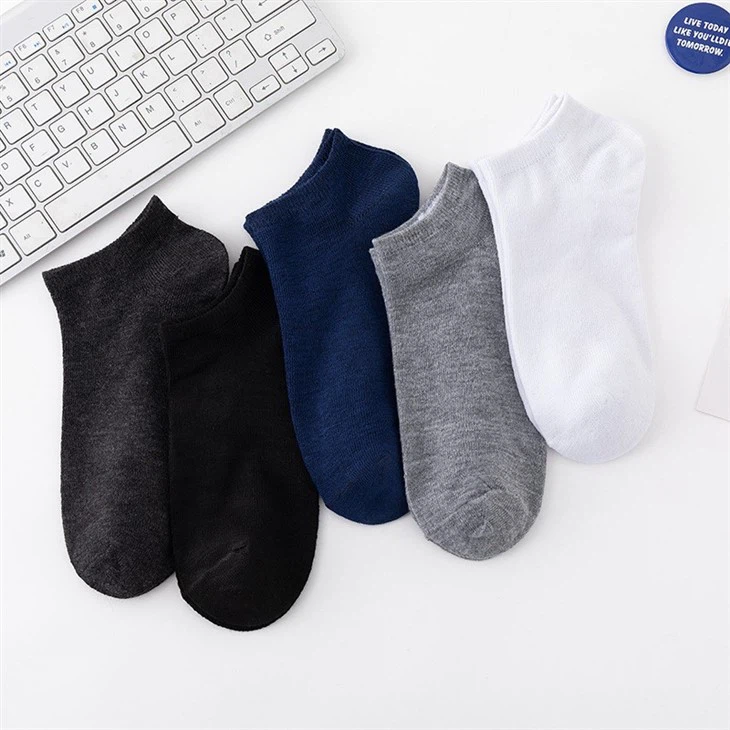 White And Grey Boat Socks